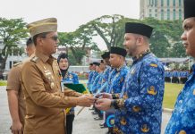 Rico Waas Serahkan 8.533 SK PPPK Paruh Waktu Pemko Medan