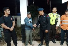 Aksi Kemanusiaan di Tengah Tugas! Personel Gegana Brimob Polda Sumut Evakuasi Ibu Bidan Korban Laka di Tapanuli Selatan