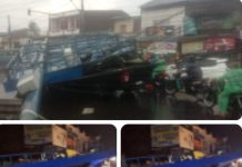 Tiang Reklame Dana Tumbang di Pancur Batu, Hilux dan Dua Motor Remuk