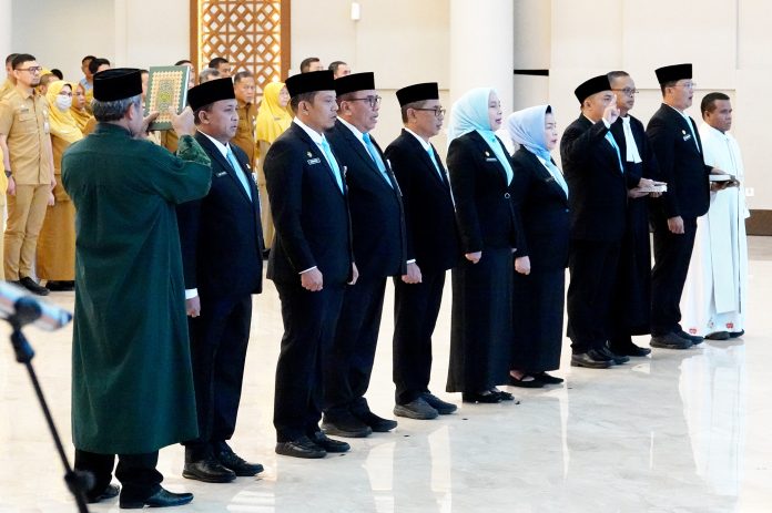 Gubsu lantik pejabat eselon II (5).jpg