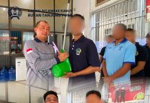 Wujud Nyata Kepedulian Rutan Tanjung Pura Bagikan Alat-alat Kebersihan Kepada Warga Binaan