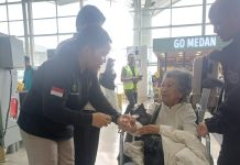 Polda Sumut Beri Layanan Kesehatan bagi Penumpang Terdampak Pembatalan Penerbangan di Kualanamu