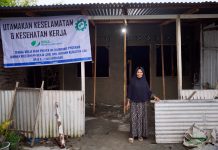 Puluhan Tahun Tinggal di Rumah Papan, Rico Waas Bantu Rosila dan Sundari Miliki Rumah Layak Huni